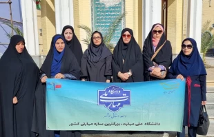 به مناسبت گرامیداشت دهه مبارک فجر و با هدف تجدید میثاق با شهدا؛
ادای احترام جمعی از اساتید آموزشکده ملی مهارت دختران بوشهر به مقام شامخ شهدای بوشهر 3