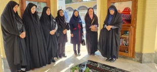 به مناسبت گرامیداشت دهه مبارک فجر و با هدف تجدید میثاق با شهدا؛
ادای احترام جمعی از اساتید آموزشکده ملی مهارت دختران بوشهر به مقام شامخ شهدای بوشهر 4