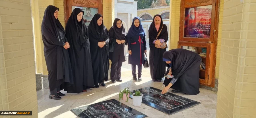 به مناسبت گرامیداشت دهه مبارک فجر و با هدف تجدید میثاق با شهدا؛
ادای احترام جمعی از اساتید آموزشکده ملی مهارت دختران بوشهر به مقام شامخ شهدای بوشهر 6