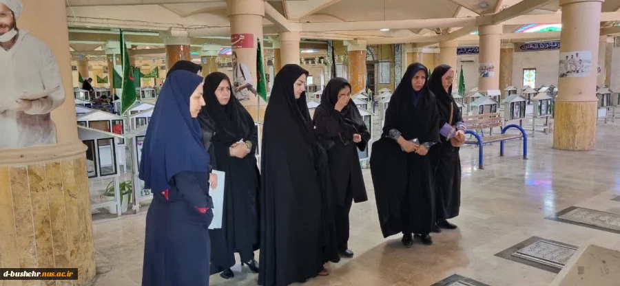 به مناسبت گرامیداشت دهه مبارک فجر و با هدف تجدید میثاق با شهدا؛
ادای احترام جمعی از اساتید آموزشکده ملی مهارت دختران بوشهر به مقام شامخ شهدای بوشهر 7
