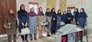 به مناسبت روز بزرگداشت شهدا و با هدف تجدید میثاق با شهدا؛
ادای احترام سرپرست و جمعی از کارکنان آموزشکده ملی مهارت دختران بوشهر به مقام شامخ شهدای بوشهر 4