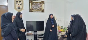 سرپرست آموزشکده ملی مهارت دختران بوشهر پس از معارفه در نخستین برنامه خود به دیدار خانواده شهید عبدالله ملاح زاده رفت 3