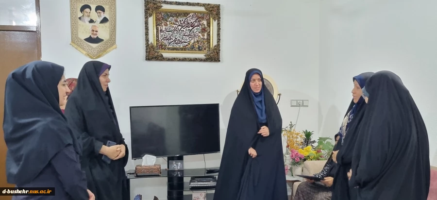 سرپرست آموزشکده ملی مهارت دختران بوشهر پس از معارفه در نخستین برنامه خود به دیدار خانواده شهید عبدالله ملاح زاده رفت 3
