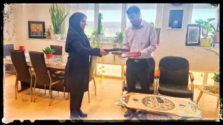 سرپرست آموزشکده ملی مهارت دختران بوشهر از مسئول روابط عمومی تقدیر کرد