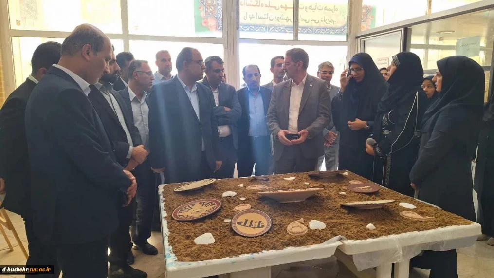 بازدید رئیس دانشگاه ملی مهارت کشور از نمایشگاه دستاوردهای دانشجویی آموزشکده‌های استان بوشهر