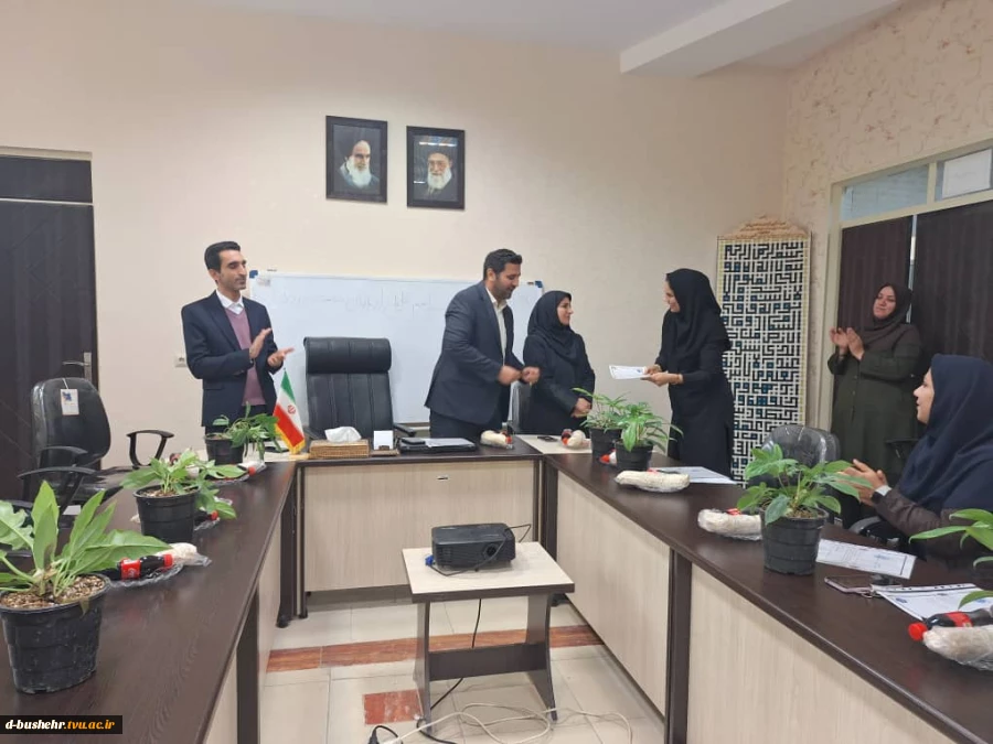 برگزاری مراسم تجلیل از بانوان همکار آموزشکده ملی مهارت دختران بوشهر به مناسبت روز زن و شب یلدا 12