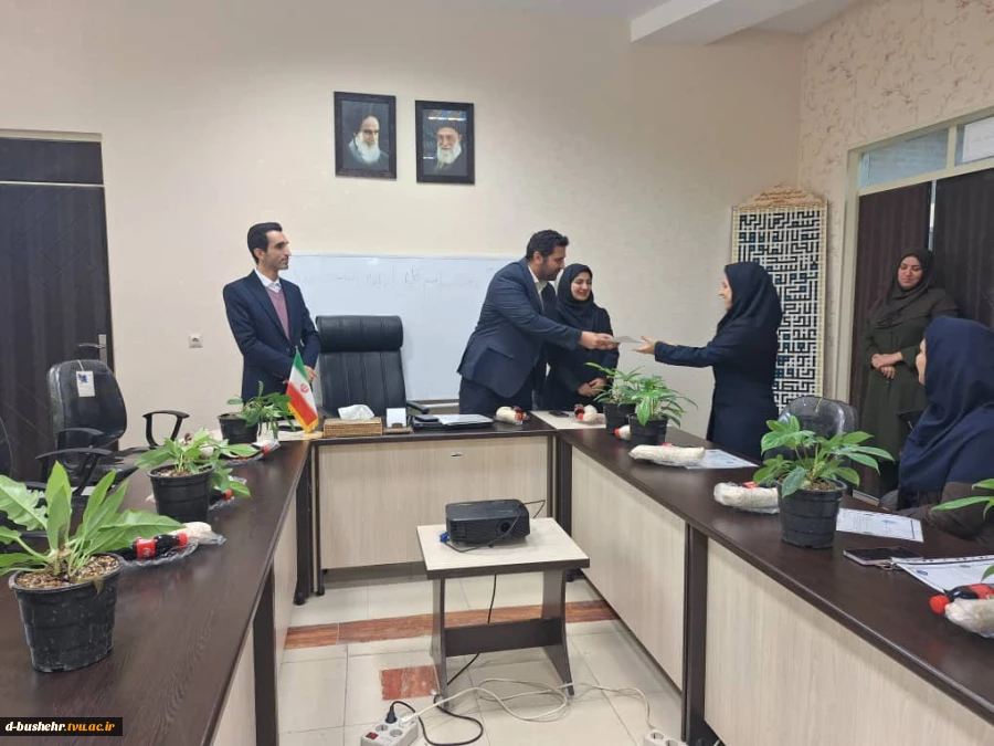 برگزاری مراسم تجلیل از بانوان همکار آموزشکده ملی مهارت دختران بوشهر به مناسبت روز زن و شب یلدا 17