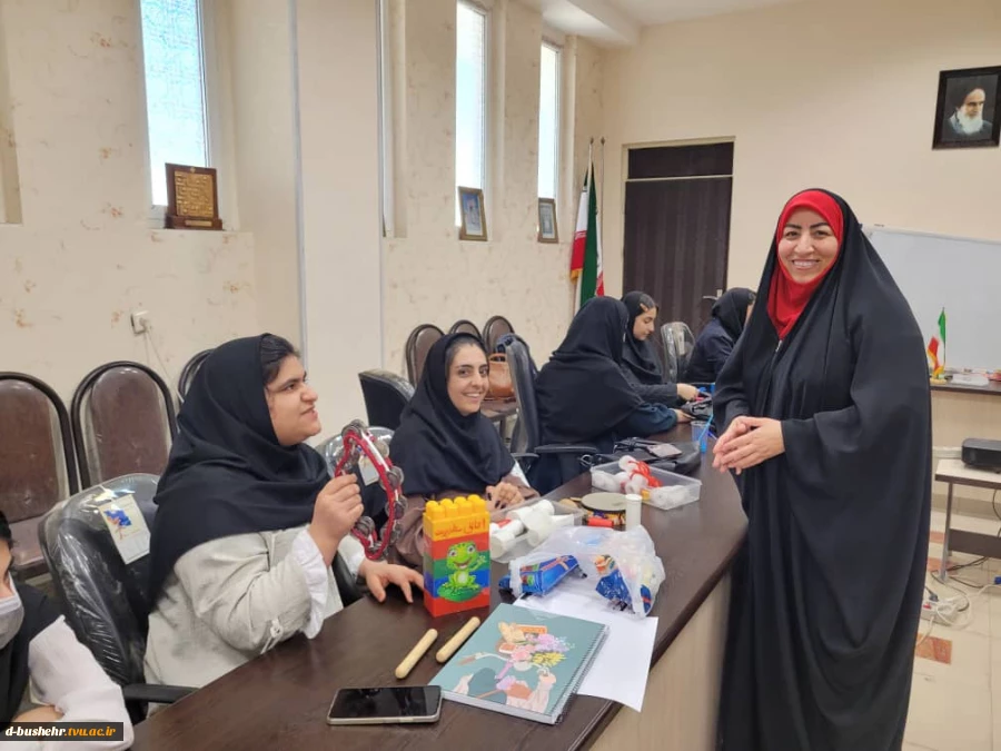 برگزاری کارگاه «جادوی حواس در آموزش هنر به روش مونته‌سوری» در آموزشکده ملی مهارت دختران الزهرا(س) بوشهر 7