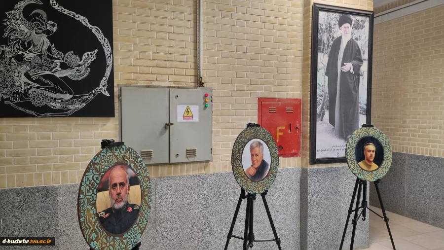 رونمایی از پوستر راهپیمایی ۲۲ بهمن و برگزاری نمایشگاه عکس شهدای جنگ ۱۲ روزه در نشست بصیرتی بوشهر 7