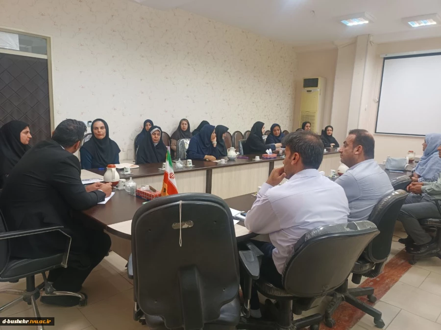 نشست صمیمی کارکنان آموزشکده‌های ملی مهارت استان بوشهر با رئیس دانشگاه ملی مهارت واحد استانی بوشهر و انتخاب اعضای شورای صنفی برگزار شد 3