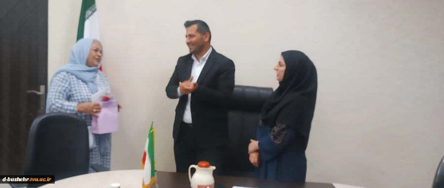 نشست صمیمی کارکنان آموزشکده‌های ملی مهارت استان بوشهر با رئیس دانشگاه ملی مهارت واحد استانی بوشهر و انتخاب اعضای شورای صنفی برگزار شد 6
